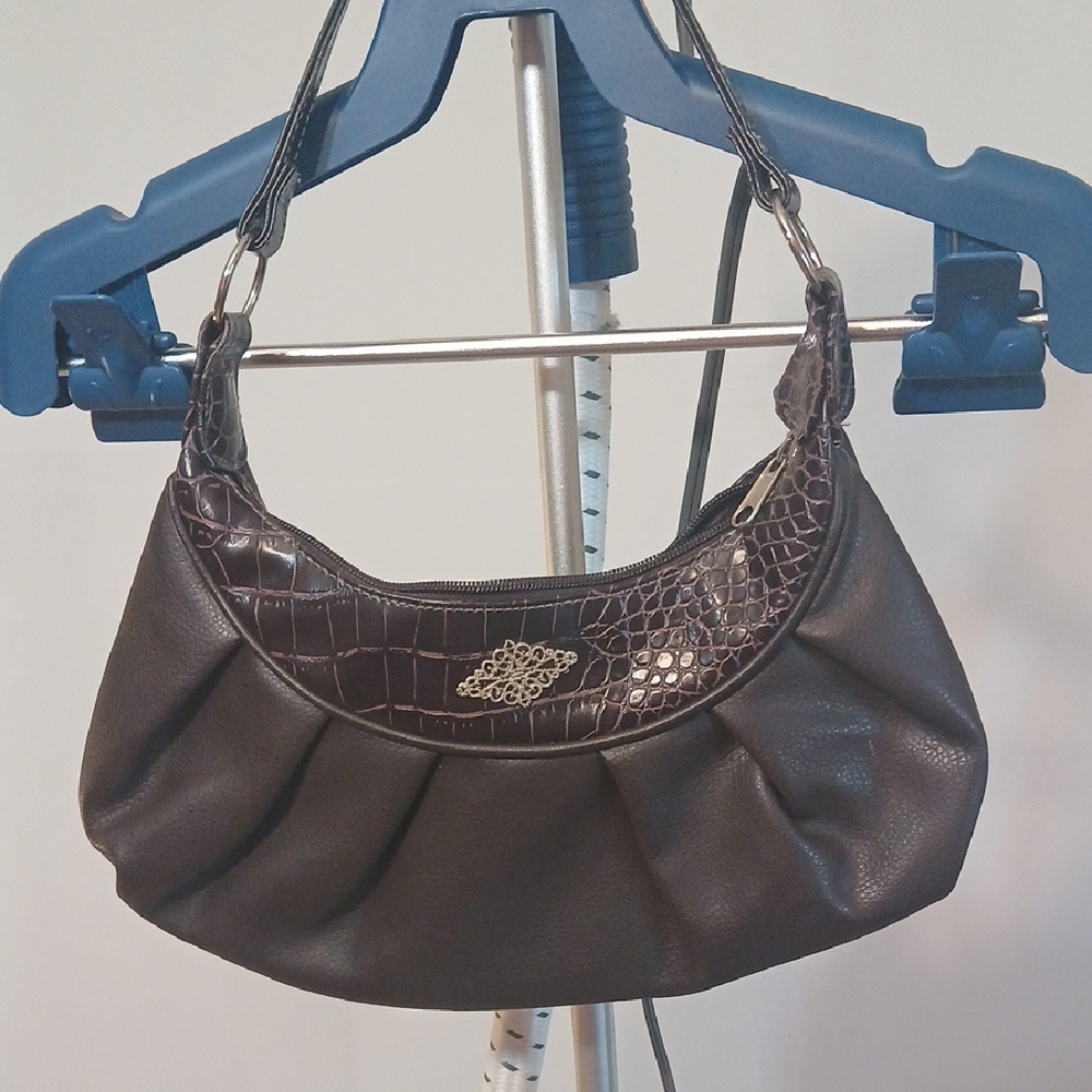 Elegant Black Crocodile-Embossed Women's Bag